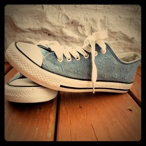 4/$20 Converse all star style shoes sz 7